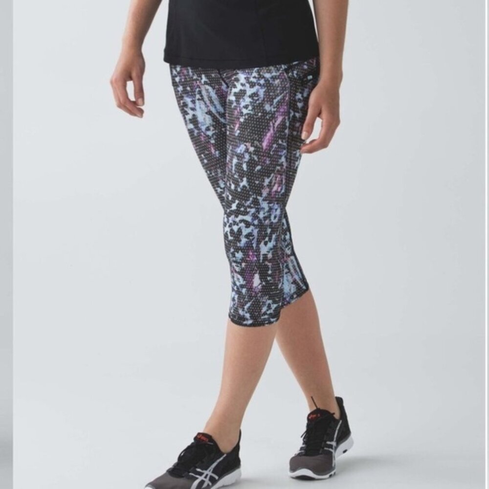 NWT Lululemon Run: Top Speed Crop Full-On LuxtremeFloral Sport Blue Multi Black